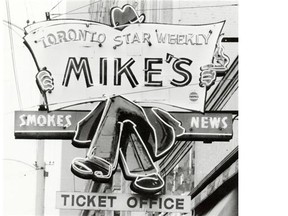 A crowd of about 2,000 gathered outside Mike’s News on Jasper Avenue in March 1931 to watch an electric scoreboard keep tabs on an Edmonton Superiors hockey game against Winnipeg.