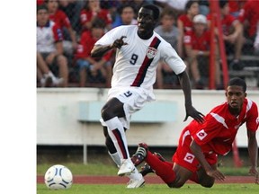 Johann Smith (left) runs for the ball as Panamanian Luis Ovalle (right) looks on, Jan. 21, 2007, during their U-20 CONCACAF qualifying football match at the Rommel Fernandez stadium in Panama City.