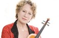 Australian Baroque violinist Elizabeth Wallfisch