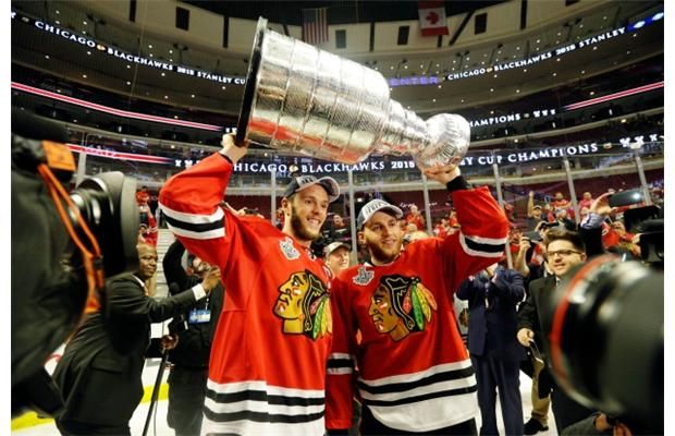 Amazing Photo Shows A Bruins Fan Celebrating With Children Of The Stanley  Cup-Winning Blackhawks