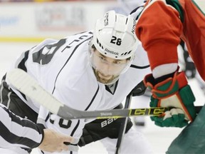 Former Los Angeles Kings centre Jarret Stoll signed with the New York Rangers on Monday.