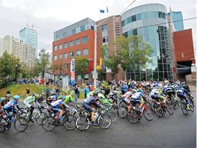 The peloton reaches the top of Bellamy Hill Stage 5 of the 2014 Tour of Alberta.