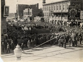 Edmontonians crowded 101st Street in front of the Selkirk Hotel for a war bonds rally in 1943.