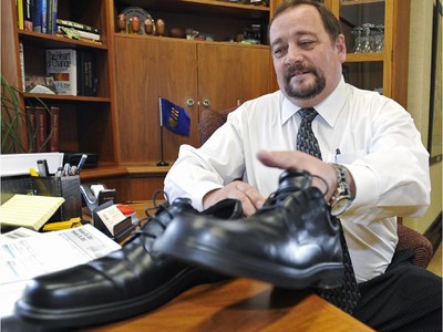 Federal finance minister to wear Edmonton company's shoes for Wednesday  budget