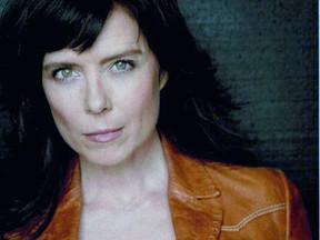 In This Life, Torri Higginson plays a well-known journalist who learns she doesn’t have long to live. The role was originated by Macha Grenon in Nouvelle adresse. CBC