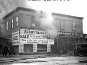 Reed's Bazaar on fire downtown in 1912