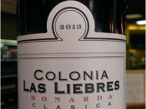 Altos Las Hormigas Bonarda Colonia Las Liebres‚  2013.