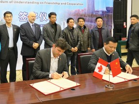 Edmonton Mayor Don Iveson and Lichuan Mayor Zhang Tao sign a memorandum of understanding on friendship and co-operation between their two cities in Lichuan on January 8, 2016.
