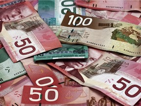 FOTOLIA  -- POUR MANCHETTES POUR ILLUSTER SITUATION MONEY ARGENT CANADIEN CANADIAN ECONOMY CASH JOBS WEALTH RICHE --  Background made of canadian money
