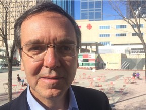 Transportation expert Gil Penalosa says Bus Rapid Transit would be best for Edmonton and  much cheaper than LRT.