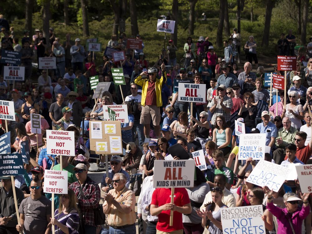 Edmonton the scene of duelling protests over Alberta legislation ...