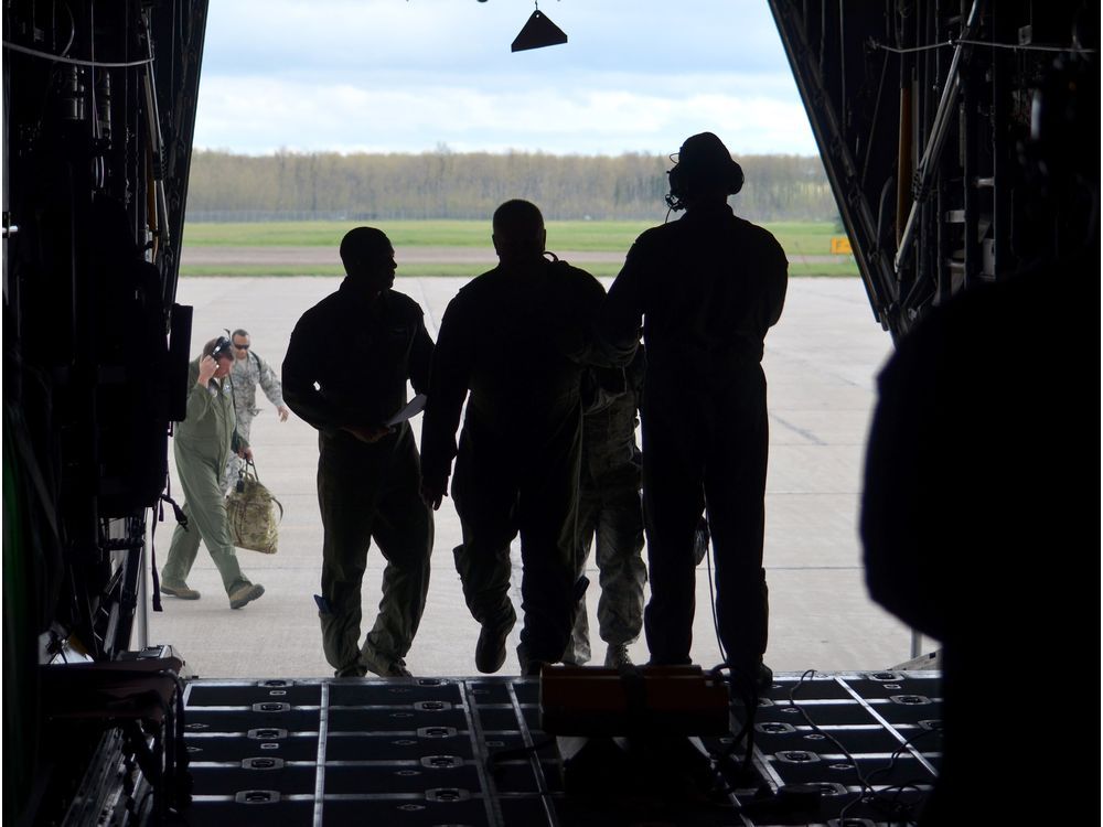 Maple Flag aerial combat training at Cold Lake air weapons range to ...