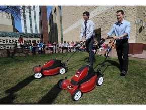 Mayor Don Iveson and Edmonton Oilers defenceman Andrew Ference mow the lawn without grass catcher bags to promote grasscycling. An average household that bags its grass clippings sets out 40-50 bags per year, which adds up to 40,000 tonnes, or the weight of 3,077 city buses.