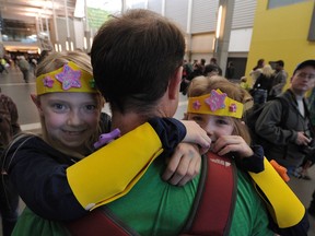 Chad Smith had his arms full of Wonder Women with his daughters Jillian, 7 and Kylie, 5, at the Comic Expo  on Oct. 21, 2012.