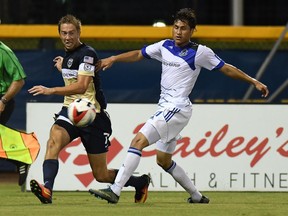 FC Edmonton midfielder Dustin Corea races Jacksonville Armada defender Bryan Burke to the ball during a game in Jacksonville, Fla., Wednesday, September 28, 2016. (James Drexler/Jacksonville Armada)