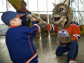 For Simons column   Walker Carroll, 4, meets the Edmonton Oiler's new mascot Hunter the Canadian Lynx, in Edmonton on Monday Sept. 26, 2016. Photo by David Bloom