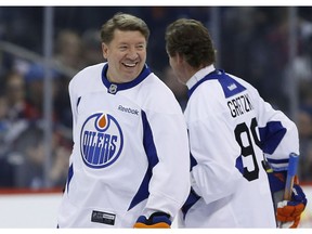 Former Edmonton Oilers Jari Kurri, left, and Wayne Gretzky joke around during a practice for the NHL's Heritage Classic Alumni game in Winnipeg on Friday, October 21, 2016. Winnipeg will host games between current and alumni players from the Winnipeg Jets and Edmonton Oilers this weekend.