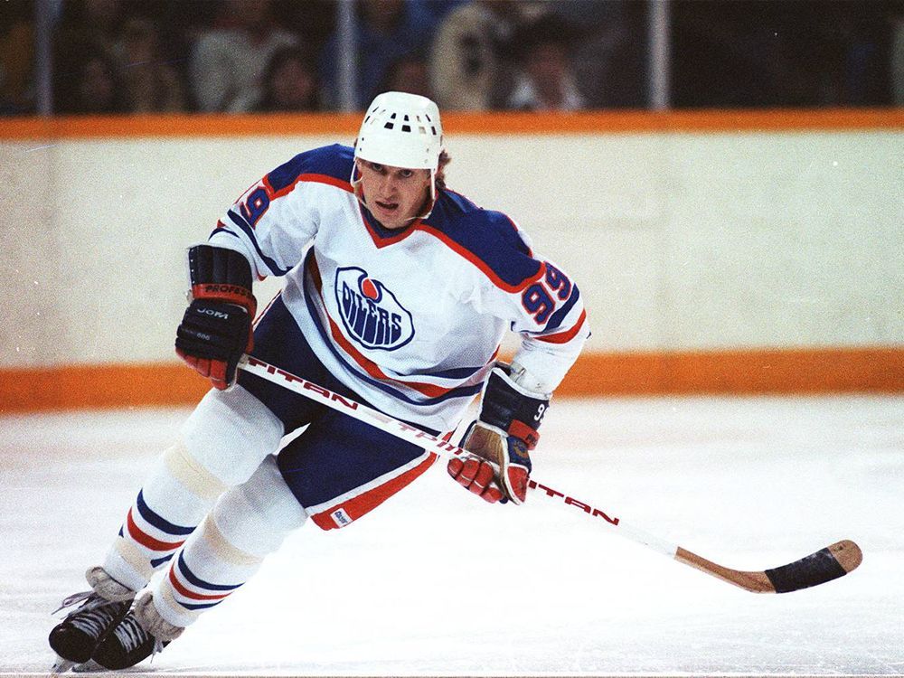 Wayne Gretzky scores first of four hat-tricks of the season in