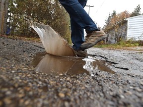 The poor conditions of Edmonton's alleys is a $450 million problem in mature neighbourhoods, according to city officials.