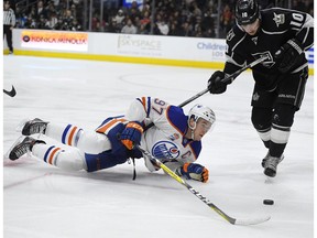 Edmonton Oilers center Connor McDavid falls as he tries to pass the puck while under pressure from Los Angeles Kings right winger Devin Setoguchi during a previous meeting on Nov. 17, 2016, in Los Angeles. The Kings won that one 4-2. (AP photo)