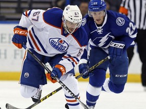 Benoit Pouliot avoids a check against the Tampa Bay Lightning at the Amalie Arena on January 19, 2016. (Getty Images)