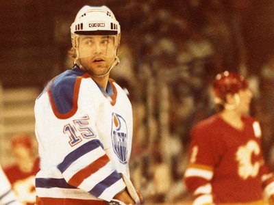 Esa Tikkanen lifts the Stanley Cup in 1994.  Rangers hockey, Edmonton  oilers hockey, New york rangers