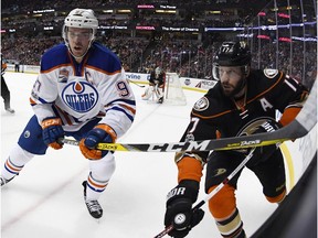 Edmonton Oilers center Connor McDavid, left, and Anaheim Ducks center Ryan Kesler chase the puck on Jan. 25, 2017, in Anaheim, Calif. (AP Photo)