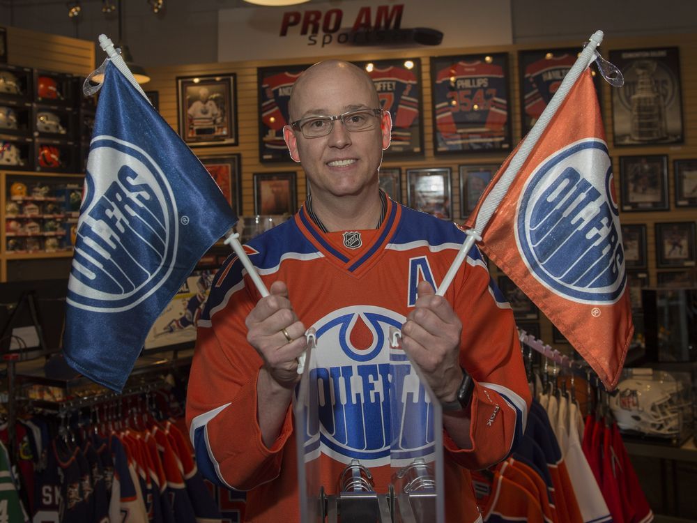 Edmonton Oilers anthem singer gets noticed for O Canada at Rogers Place