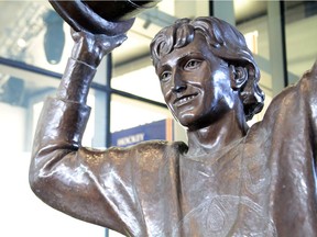 John Weaver's Wayne Gretzky statue, now at Rogers Place.