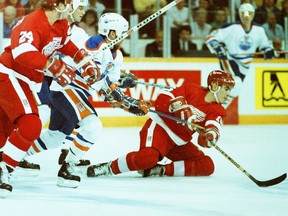 Edmonton Oilers beat Detroit Red Wings in NHL Campbell Conf. final