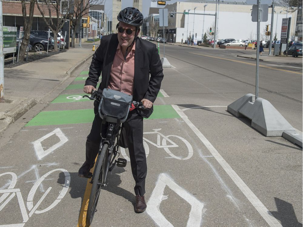 Downtown bike lane project speeds into summer Edmonton Journal