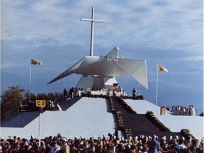 The Dove of Peace originally included a white canvas tarpaulin that covered the wings, to provide protection from potential heat or rain during Pope John Paul II's address.