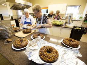 Naomi Wolfman, left, Bronia Heilik, Bozena Szopiak, and Frida Braude prepare Shabbat dinner at the Jewish Senior Citizen's Centre, 10052 117 St., in Edmonton on Friday, Aug. 11, 2017.