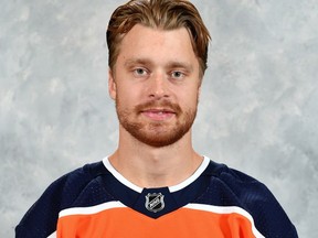 Edmonton Oilers Headshots

Edmonton Oilers 2017-18 mugshots: defenceman Adam Larsson ORG XMIT: 775023709

Not Released (NR)
Andy Devlin, NHLI via Getty Images