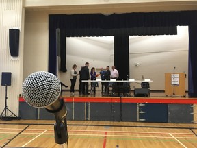 Candidates get ready for the Ward 1 candidate forum on Sept. 25, 2017.