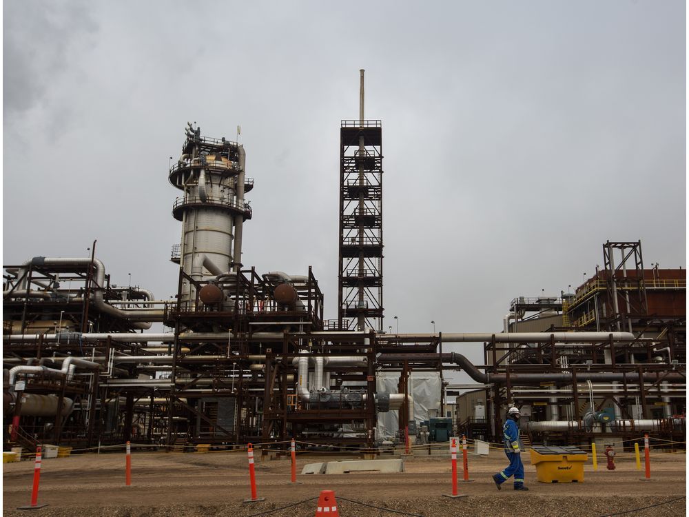 One person injured after heavy oil leak at Shell Scotford Calgary Herald