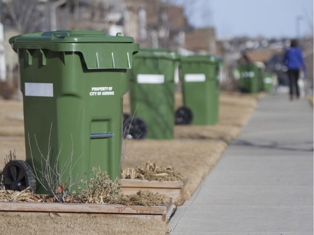 Trash limit, green bin pilot project pitched for Edmonton residents