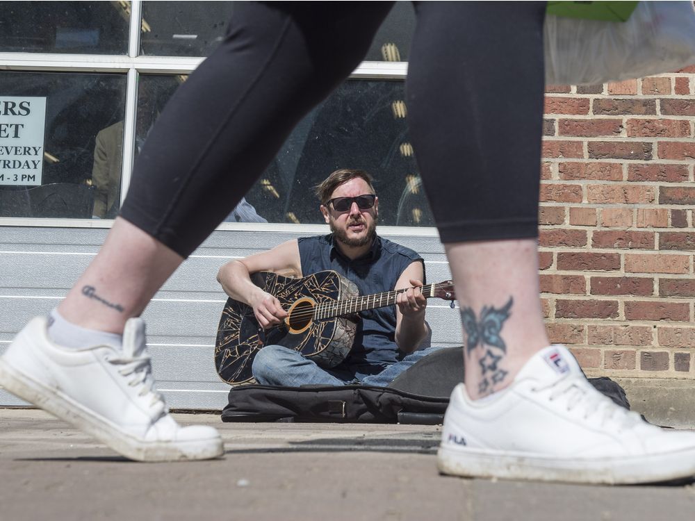 Effort to regulate Whyte Avenue buskers was a flop, say city officials