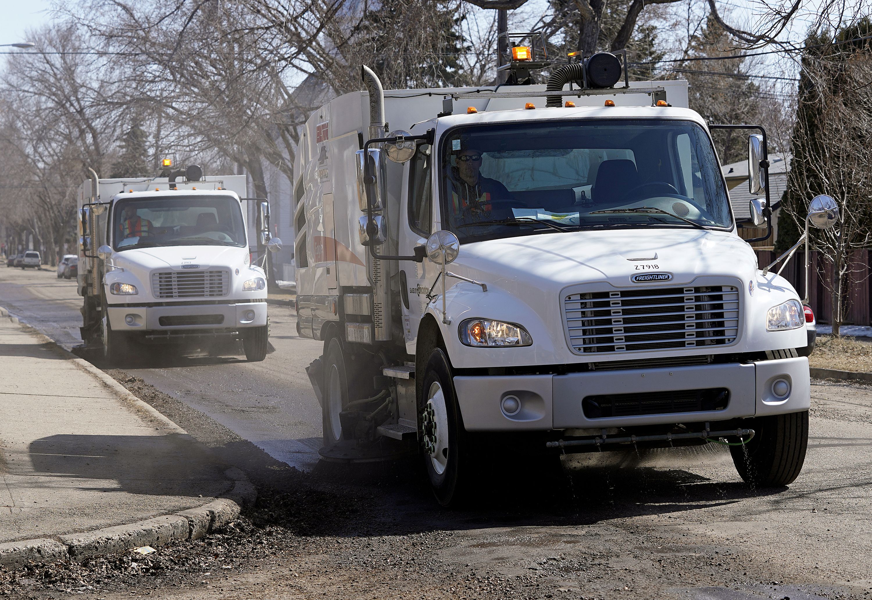 Sweeping of Edmonton streets to start Monday | Edmonton Journal