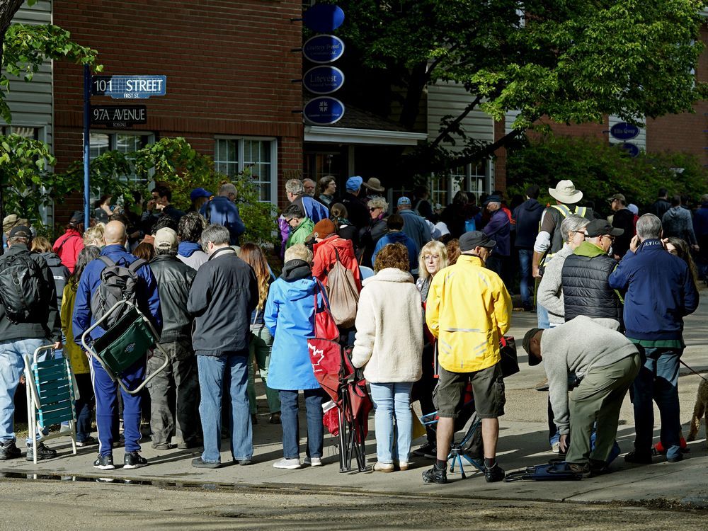 Hundreds line up to purchase Edmonton folk fest tickets Edmonton Journal