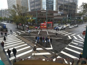 New pedestrian scramble: Traffic stops at intersection to let walkers ...