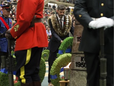 Edmonton Mayor Don Iveson lays a wreath during the Remembrance Day Service at the University of Alberta's Van Vliet Centre, in Edmonton Sunday Nov. 11, 2018.