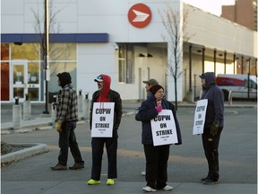 Canada Post workers picket the Canada Post Edmonton Downtown Delivery Depot on Monday, Oct. 22, 2018.