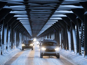 Motorists make their way across the High Level Bridge during the morning rush hour, in Edmonton Monday Dec. 3, 2018. Photo by David Bloom
