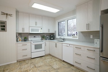 In just three days, and for less than the cost of a complete teardown, Reface Magic transformed this Millwoods couple’s kitchen, refacing their cabinets, improving their storage space, and installing a brand-new countertop.