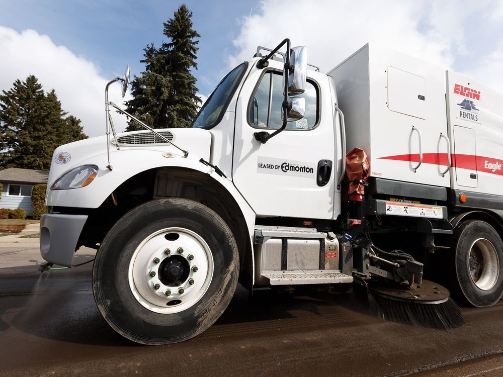 'Courtesy tow' Street sweeping across the city to roll Monday, weather