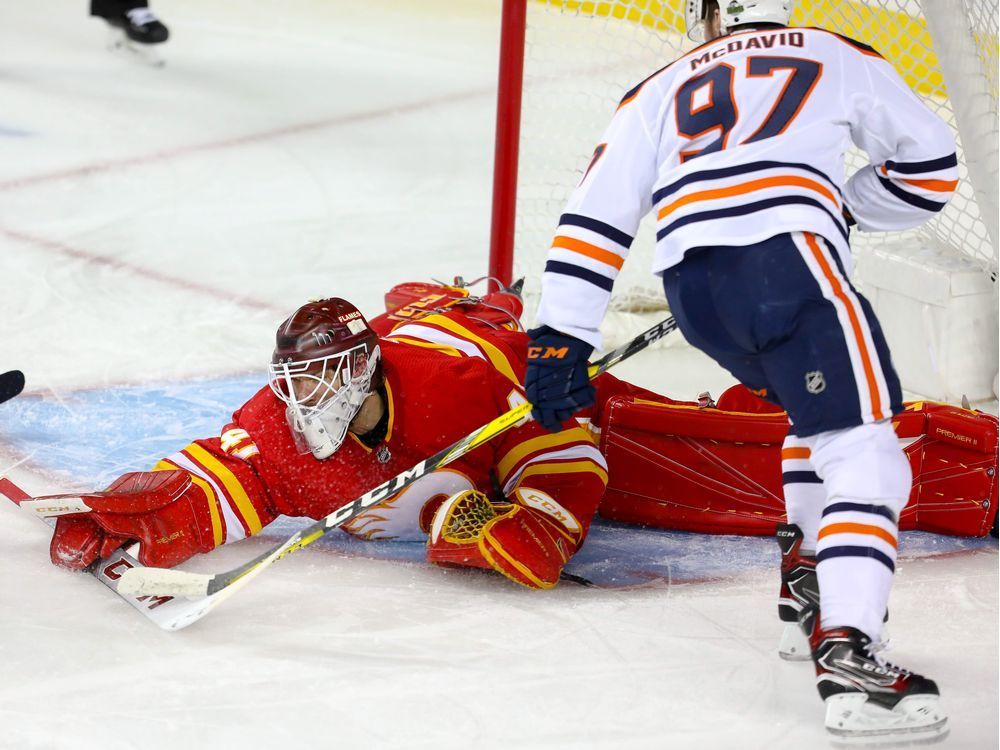 Goalie Mike Smith impressing Calgary Flames early on