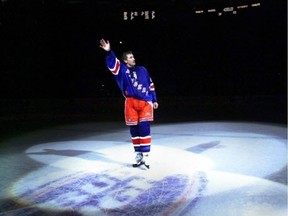 Wayne Gretzky acknowledges the cheers after his final game on April 18, 1999, in New York.