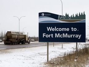 Traffic heads into Fort McMurray along Hwy 63, Thursday April 4, 2019.