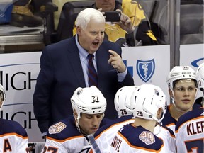 Edmonton Oilers head coach Ken Hitchcock gives instructions during the third period of an NHL hockey game against the Pittsburgh Penguins in Pittsburgh, Wednesday, Feb. 13, 2019.